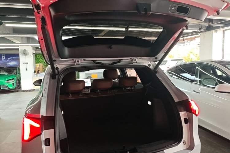 Used Wuling Xingguang S 2025 Model, 130km Leading Edition Trunk