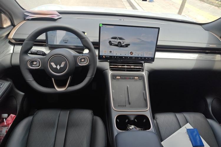 Used Wuling Xingguang S 2025 Model, 130km Leading Edition Center Console