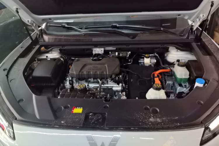 Used Wuling Xingguang S 2025 Model, 130km Flagship Edition Engine Bay