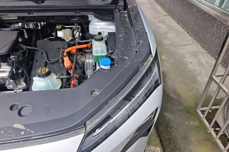 Used Wuling Xingguang S 2025 Model, 130km Flagship Edition Engine Bay Left