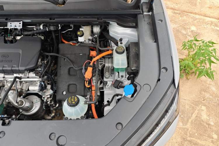 Used Wuling Xingguang S 2025 Model, 130km Flagship Edition Engine Bay Left