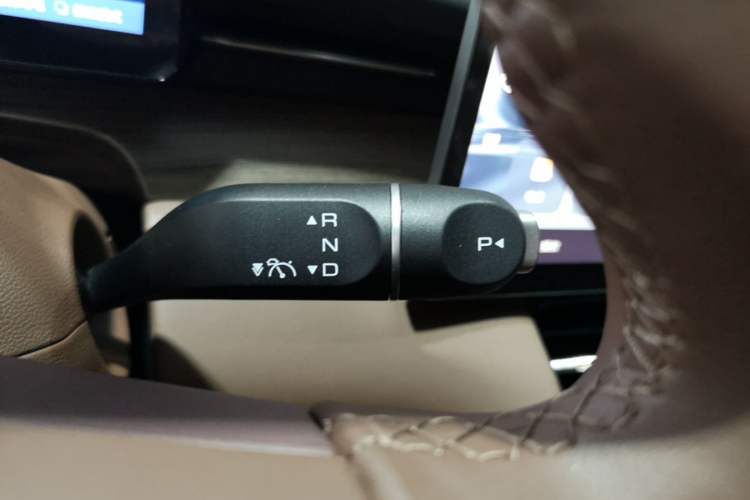 Used Wuling Xingguang S 2025 Model, 130km Flagship Edition Gear Lever