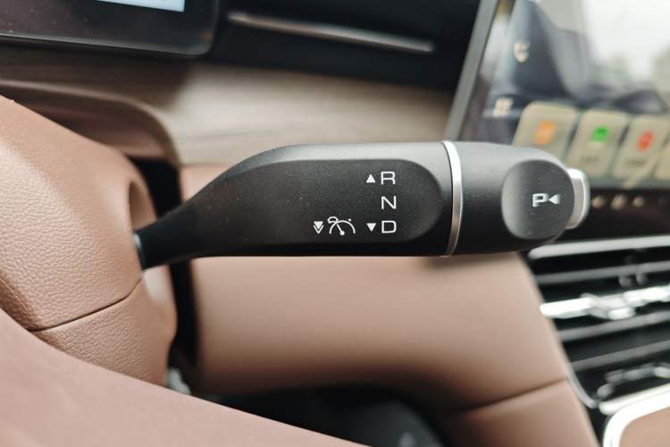 Used Wuling Xingguang S 2025 Model, 130km Flagship Edition Gear Lever