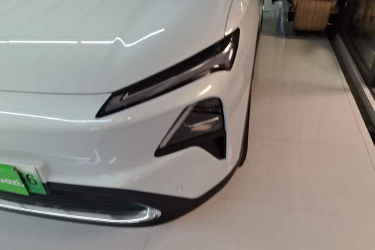Used Wuling Xingguang S 2025 Model, 130km Flagship Edition Left Front Headlight
