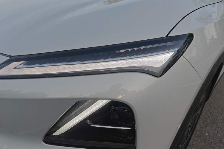 Used Wuling Xingguang S 2025 Model 510 km Flagship Version Left Front Headlight