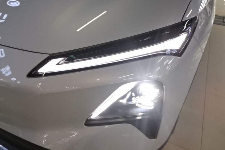 Used Wuling Xingguang S 2025 Model 510 km Flagship Version Left Front Headlight