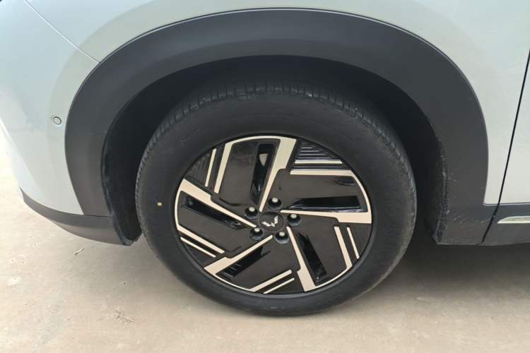 Used Wuling Xingguang S 2025 Model 510 km Flagship Version Left Front Wheel Hub