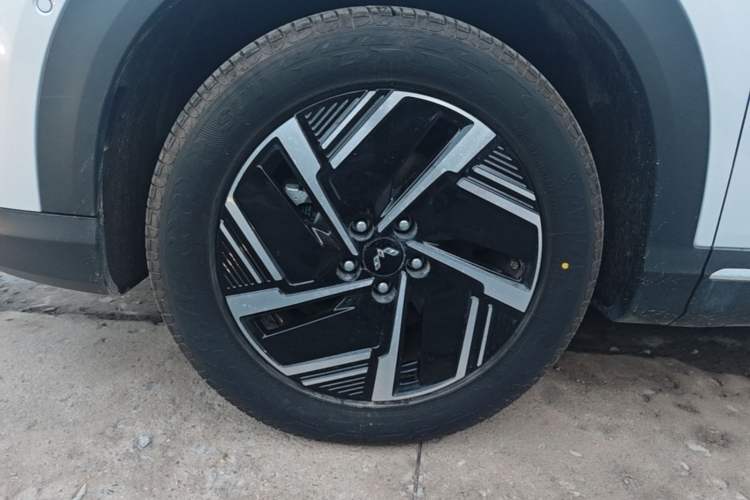 Used Wuling Xingguang S 2025 Model 510 km Flagship Version Left Front Wheel Hub