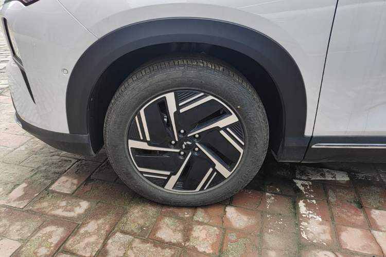 Used Wuling Xingguang S 2025 Model 510 km Flagship Version Left Front Wheel Hub