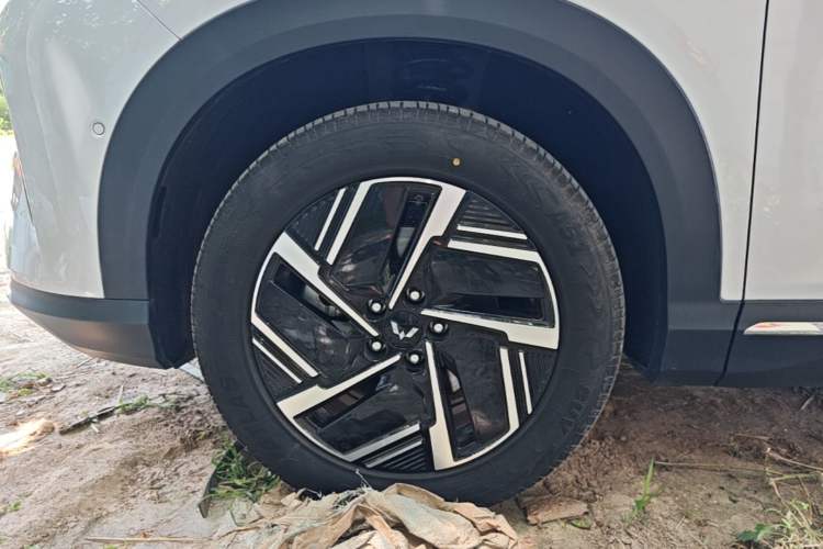 Used Wuling Xingguang S 2025 Model 510 km Flagship Version Left Front Wheel Hub