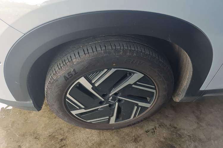 Used Wuling Xingguang S 2025 Model 510 km Flagship Version Left Front Wheel Hub