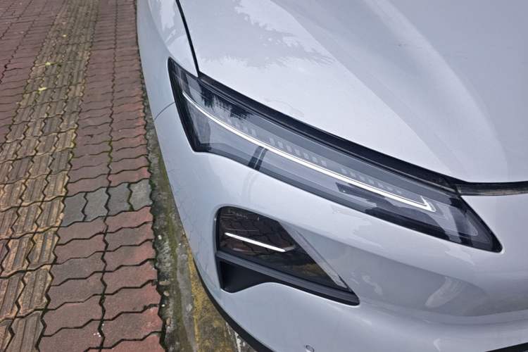 Used Wuling Xingguang S 2025 Model, 130km Flagship Edition Right Front Headlight
