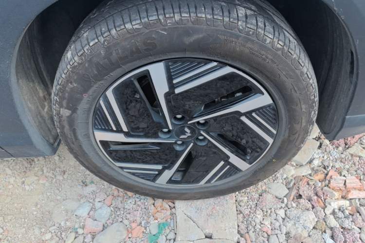 Used Wuling Xingguang S 2025 Model 510 km Flagship Version Right Front Wheel Hub
