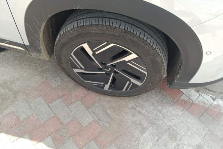 Used Wuling Xingguang S 2025 Model 510 km Flagship Version Right Front Wheel Hub