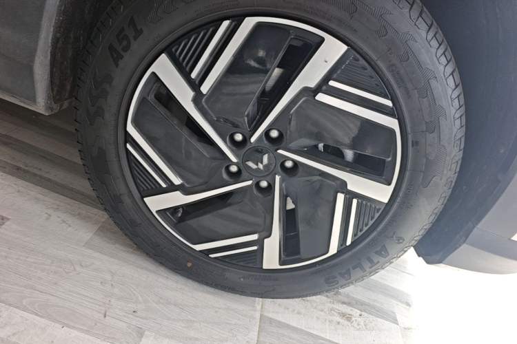 Used Wuling Xingguang S 2025 Model 510 km Flagship Version Right Front Wheel Hub