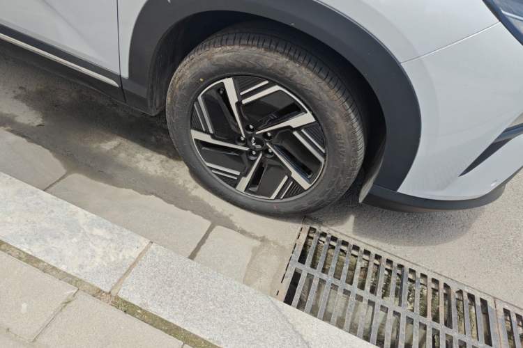 Used Wuling Xingguang S 2025 Model, 130km Leading Edition Right Front Wheel Hub
