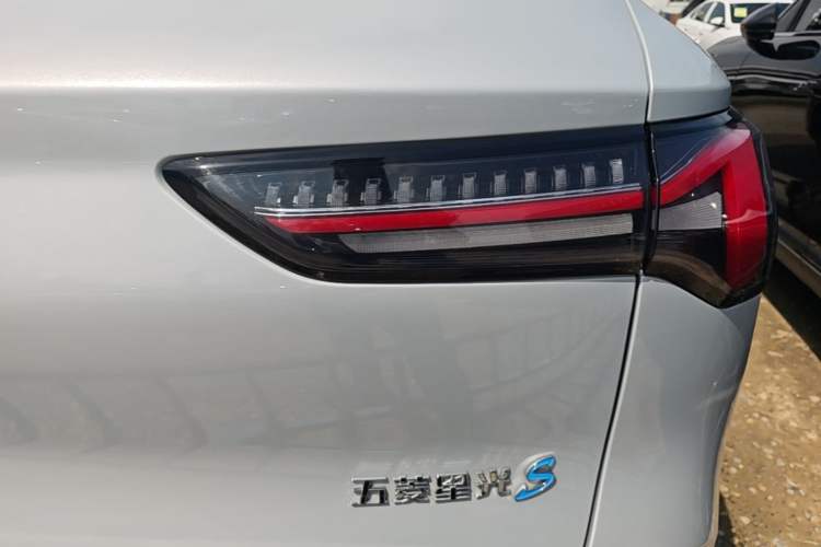 Used Wuling Xingguang S 2025 Model 510 km Flagship Version Right Rear Taillight