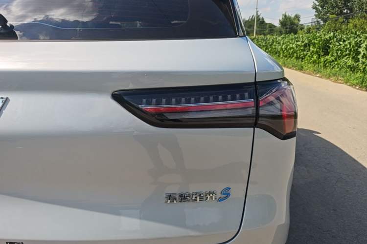 Used Wuling Xingguang S 2025 Model 510 km Flagship Version Right Rear Taillight