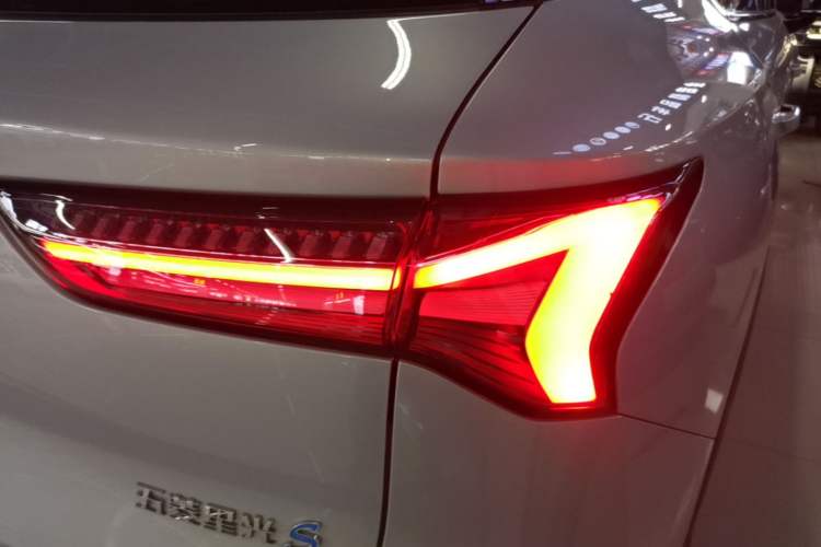Used Wuling Xingguang S 2025 Model 510 km Flagship Version Right Rear Taillight