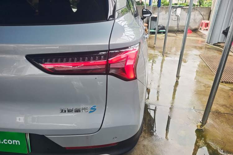 Used Wuling Xingguang S 2025 Model 510 km Flagship Version Right Rear Taillight