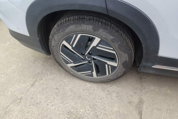 Used Wuling Xingguang S 2025 Model 510 km Flagship Version Right Rear Wheel Hub