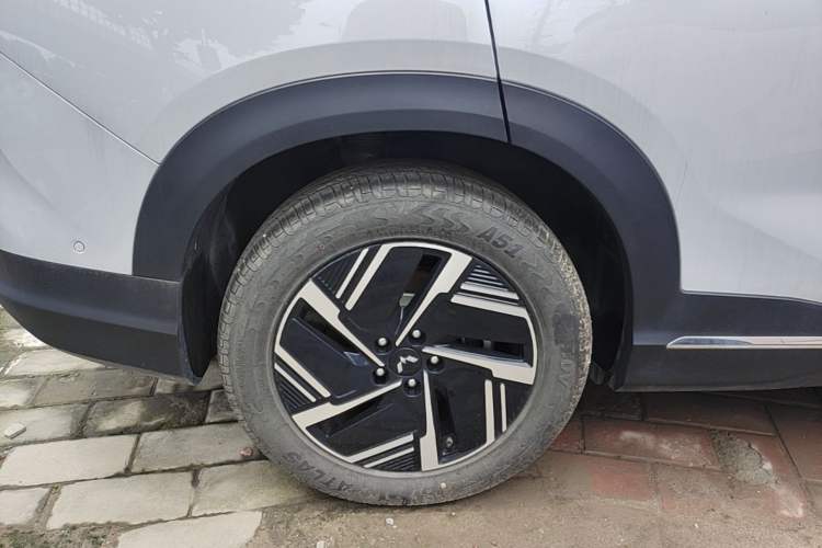 Used Wuling Xingguang S 2025 Model 510 km Flagship Version Right Rear Wheel Hub