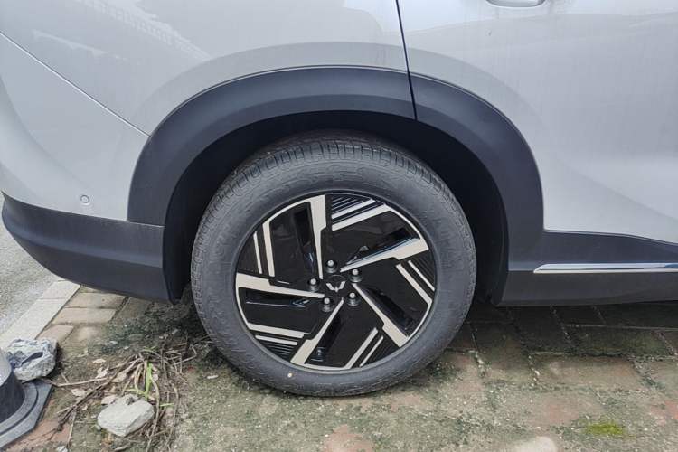 Used Wuling Xingguang S 2025 Model 510 km Flagship Version Right Rear Wheel Hub