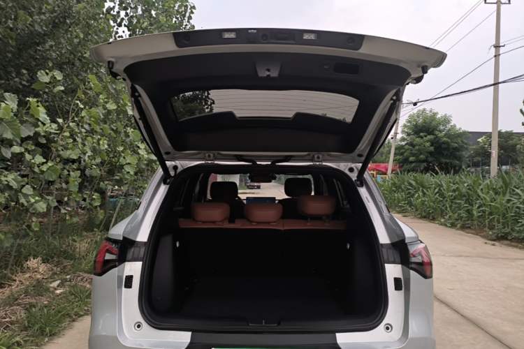 Used Wuling Xingguang S 2025 Model 510 km Flagship Version Trunk
