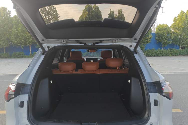 Used Wuling Xingguang S 2025 Model 510 km Flagship Version Trunk