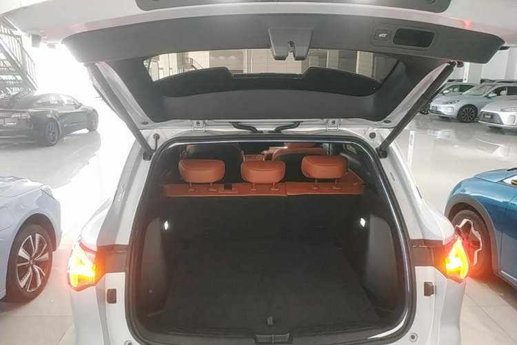 Used Wuling Xingguang S 2025 Model 510 km Flagship Version Trunk