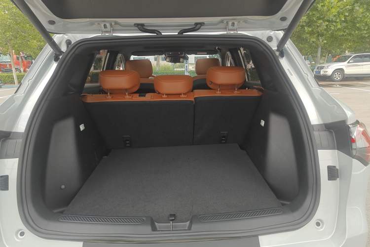 Used Wuling Xingguang S 2025 Model 510 km Flagship Version Trunk
