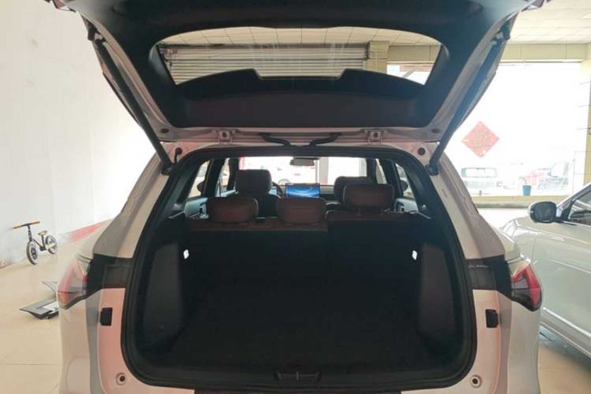 Used Wuling Xingguang S 2025 Model 510 km Flagship Version Trunk
