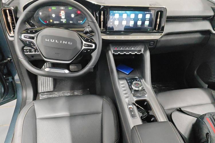 Used Wuling Xingyun 2023 2.0L DHT Flagship Edition Center Console