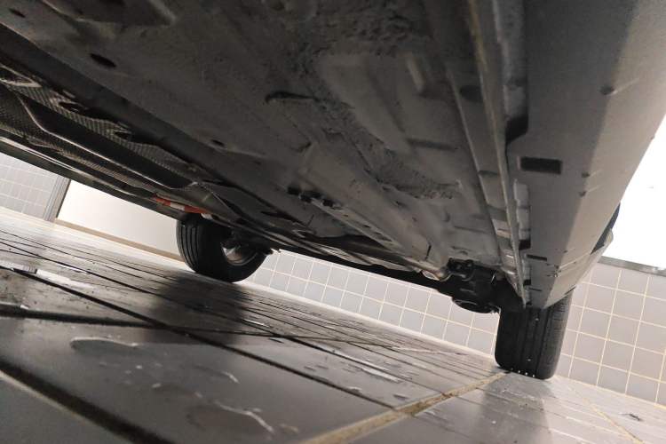 Used Wuling Xingyun 2023 2.0L DHT Flagship Edition Chassis Front Left