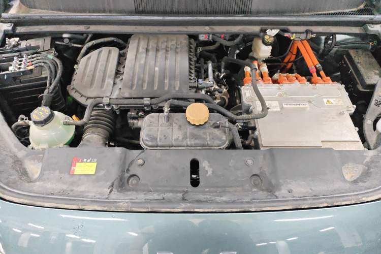 Used Wuling Xingyun 2023 2.0L DHT Flagship Edition Engine Bay