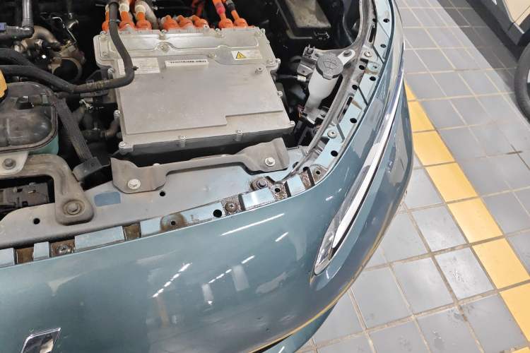 Used Wuling Xingyun 2023 2.0L DHT Flagship Edition Engine Bay Left