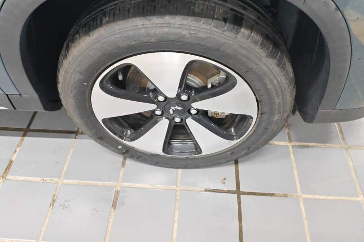 Used Wuling Xingyun 2023 2.0L DHT Flagship Edition Right Front Wheel Hub