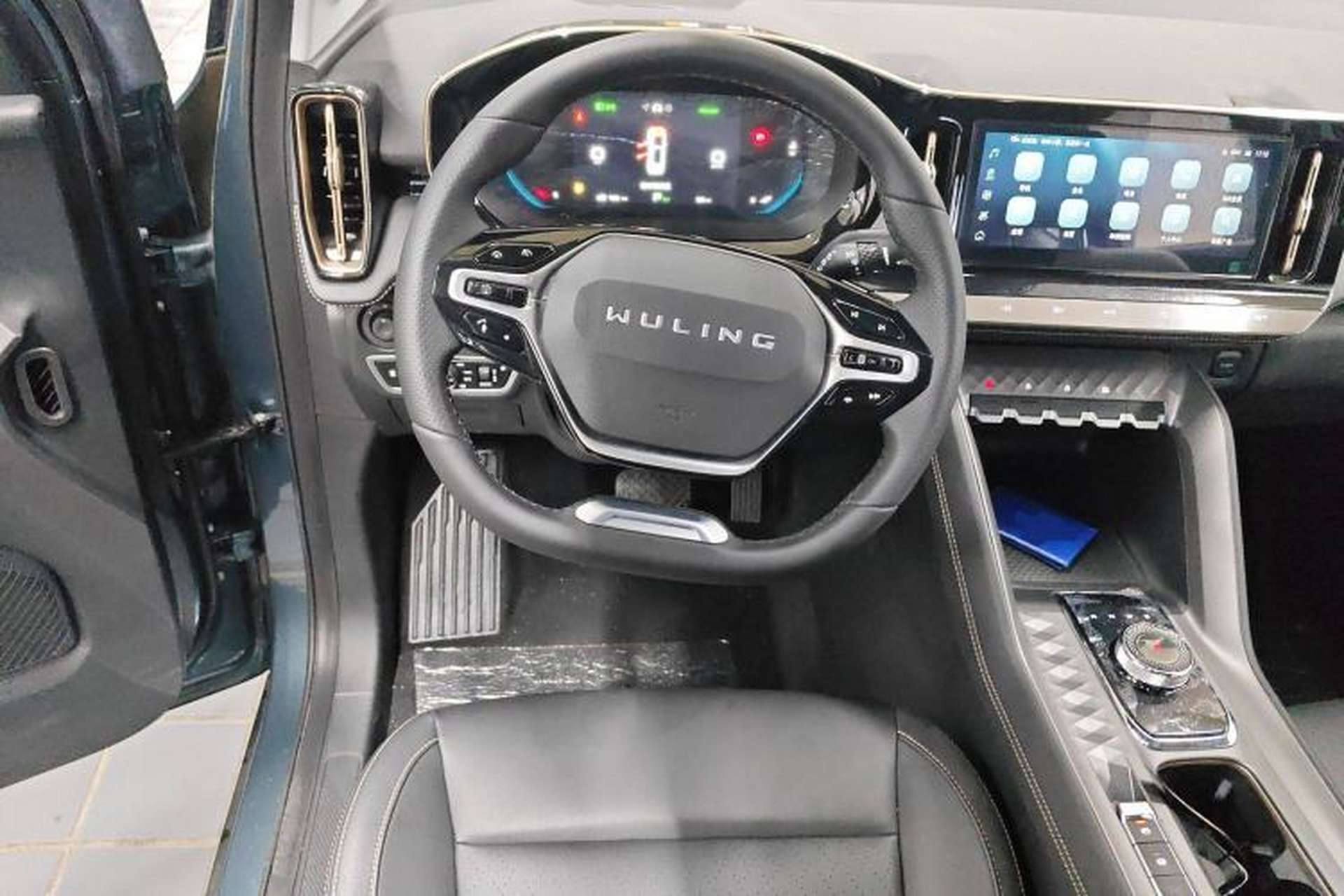Used Wuling Xingyun 2023 2.0L DHT Flagship Edition Steering Wheel