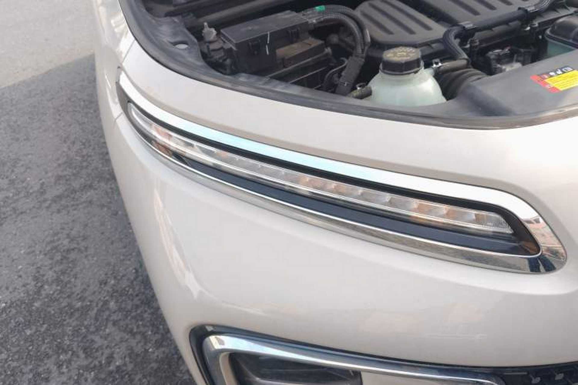 Used Wuling Xingyun 2023 2.0L DHT Standard Edition Right Front Headlight