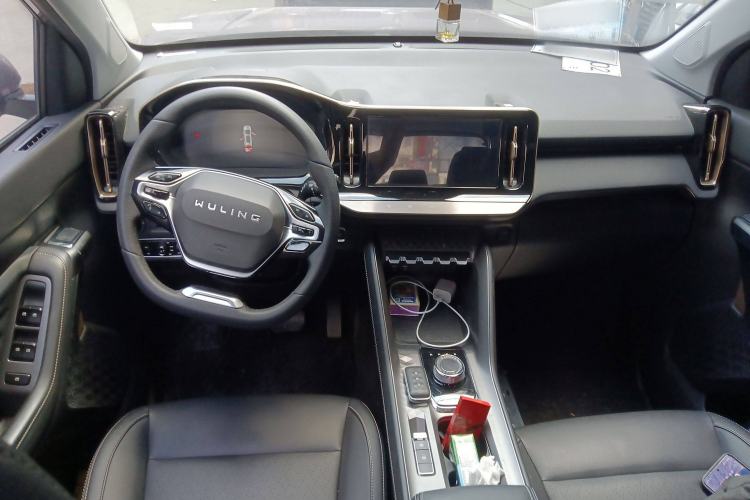 Used Wuling Xingyun 2023 2.0L DHT Flagship Edition Center Console