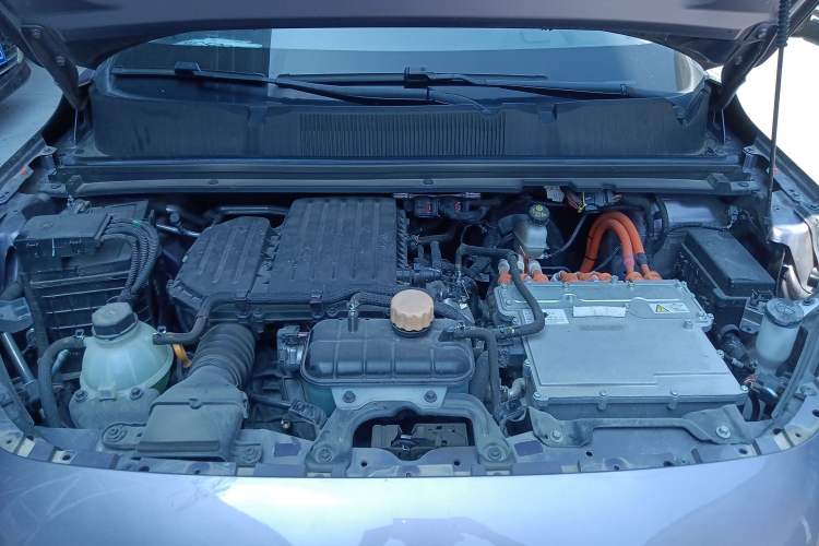 Used Wuling Xingyun 2023 2.0L DHT Flagship Edition Engine Bay