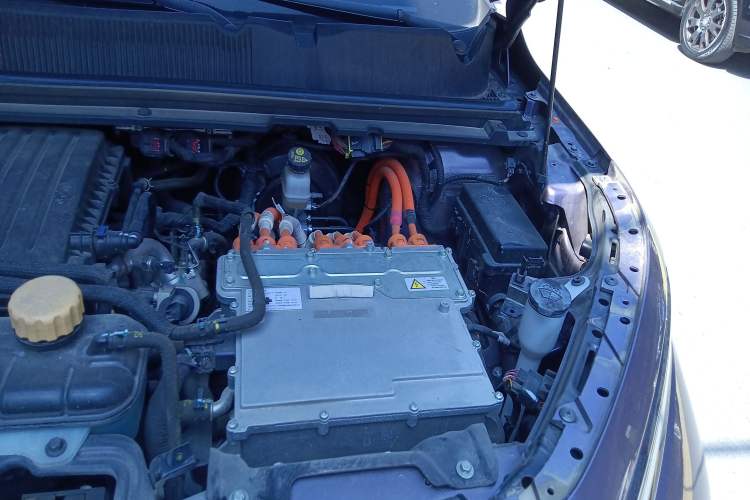 Used Wuling Xingyun 2023 2.0L DHT Flagship Edition Engine Bay Left
