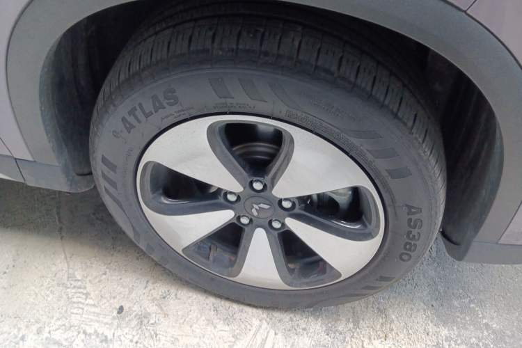 Used Wuling Xingyun 2023 2.0L DHT Flagship Edition Right Front Wheel Hub
