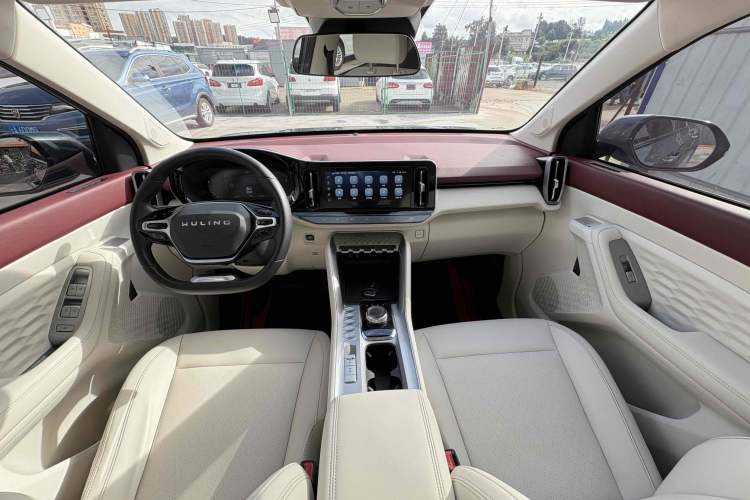 Used Wuling Xingyun 2023 2.0L DHT Flagship Edition Interior 1