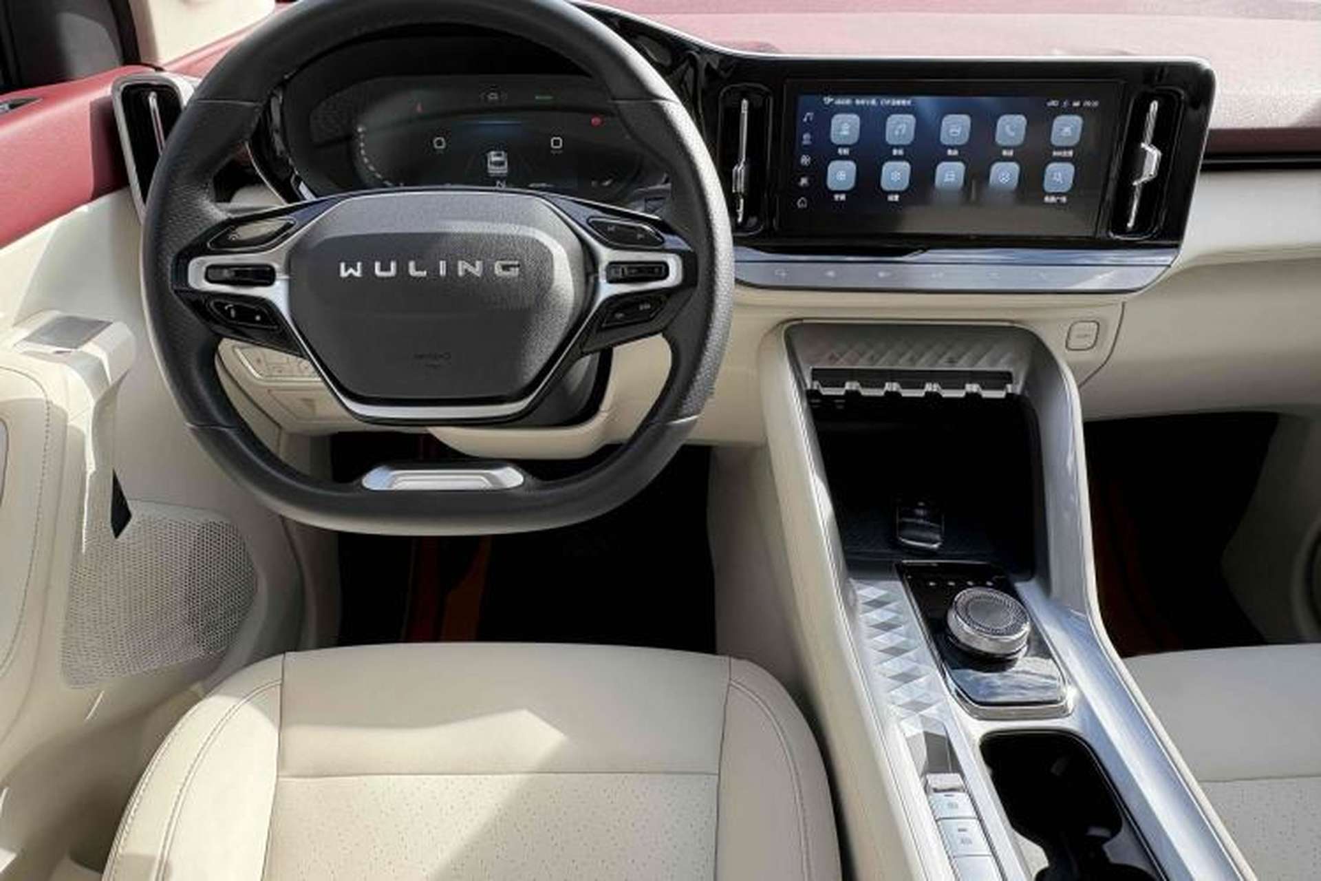 Used Wuling Xingyun 2023 2.0L DHT Flagship Edition Interior 2