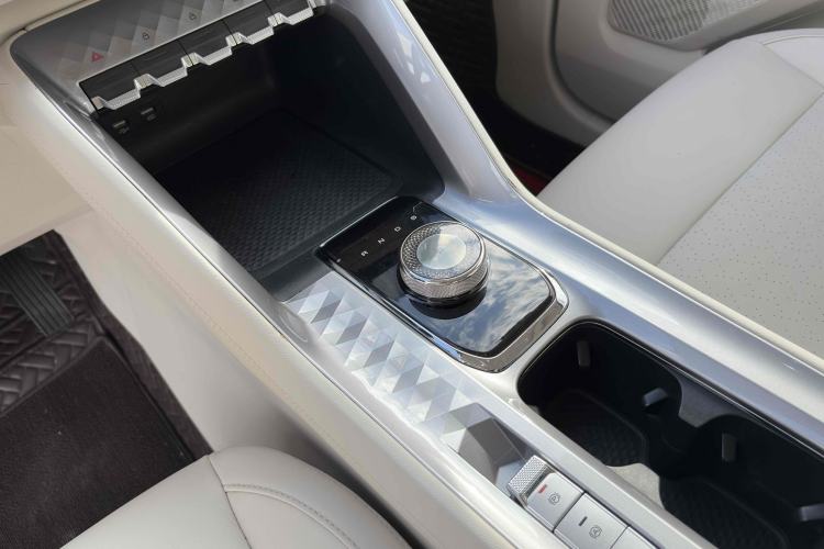 Used Wuling Xingyun 2023 2.0L DHT Flagship Edition Interior 5