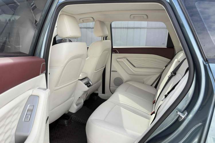 Used Wuling Xingyun 2023 2.0L DHT Flagship Edition Interior 7