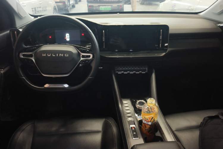 Used Wuling Xingyun 2023 2.0L DHT Flagship Edition Center Console