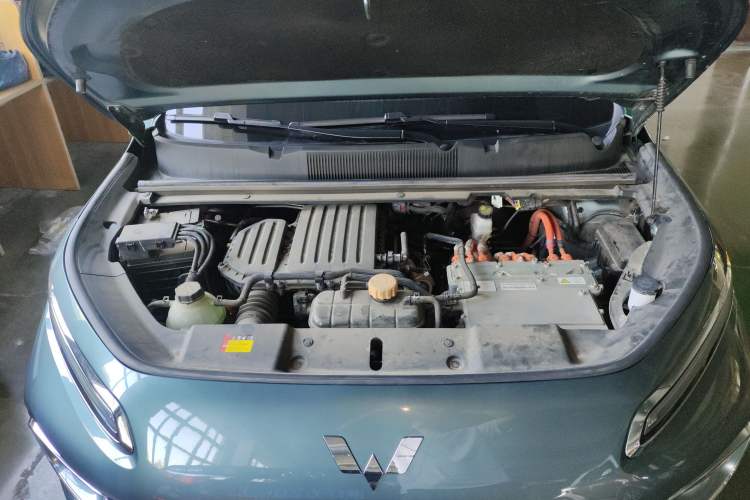 Used Wuling Xingyun 2023 2.0L DHT Flagship Edition Engine Bay