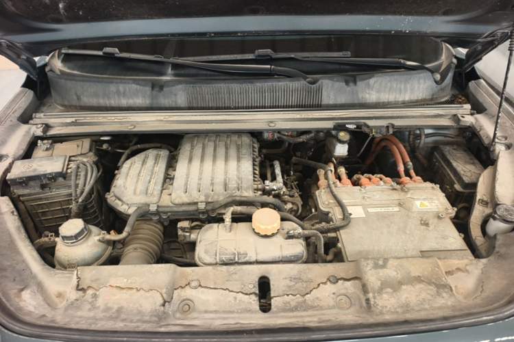 Used Wuling Xingyun 2023 2.0L DHT Flagship Edition Engine Bay